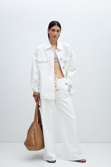 Джинсовый жакет с отложным воротником