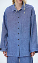 Льняная рубашка с накладным карманом на груди. Модель свободного силуэта с классическим отложным воротником, спущенной линией плеч и большим нагрудным карманом. Застежка на пуговицы. Изделие декорировано брендированным ярлыком на рукаве и пуговицами на манжетах рукавов.