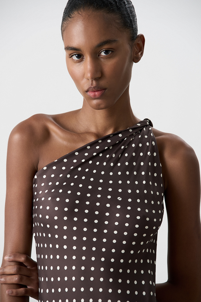 Асимметричное платье в горох