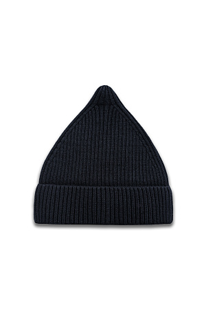 черный Трикотажная шапка с отворотом. Модель из смесовой шерсти с добавлением кашемира.