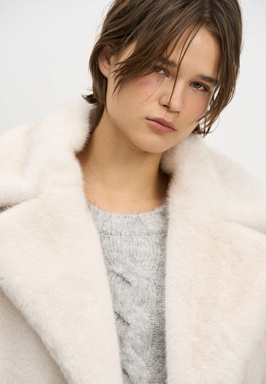 Шуба из экомеха с тонким поясом