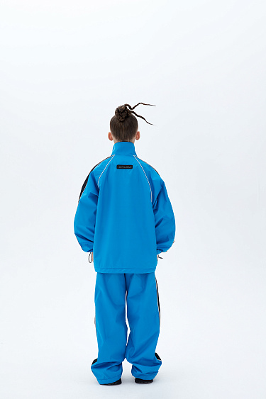 Детская куртка в спортивном стиле