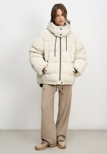 Объемный пуховик с капюшоном