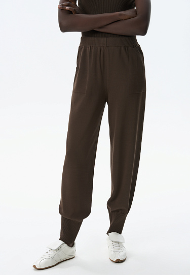 Трикотажные брюки в спортивном стиле