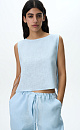Укороченный топ из 100% льна. Модель свободного кроя, без рукавов, с круглым вырезом горловины. Изделие фиксируется завязками по бокам.