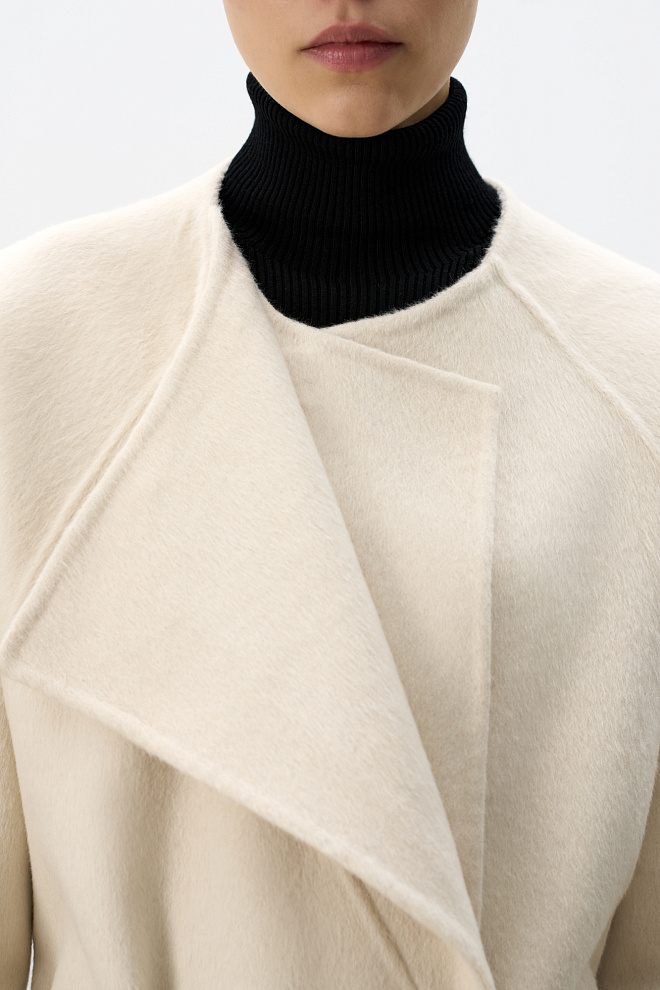 Шерстяное пальто с асимметричным лацканом