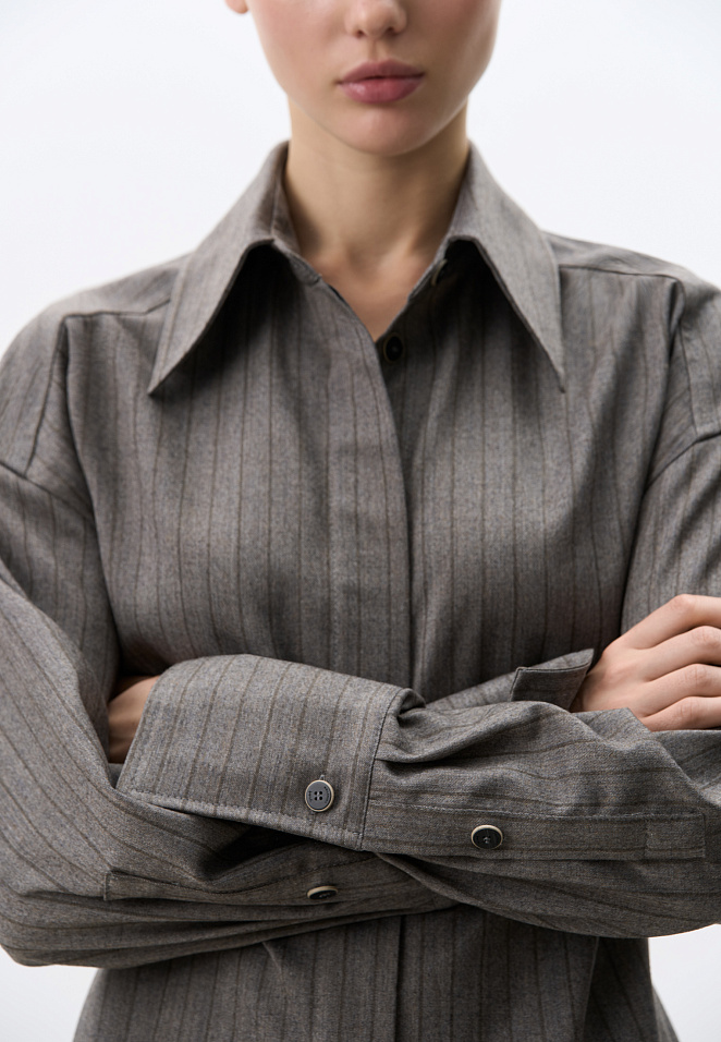 Рубашка из шерсти с большими плечами