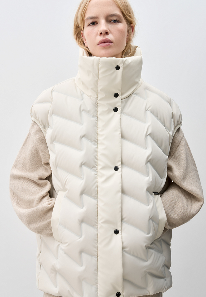 Объемный жилет на пуху