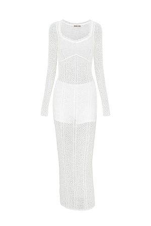 белый Ажурное трикотажное платье, выполненное из тонкого и мягкого волокна - супер кид мохера и беби альпака. Модель приталенного силуэта с длинными рукавами, вывязанной зоной декольте и невысоким разрезом сзади. Изделие выполнено без подкладки, с шортами в комплекте. 