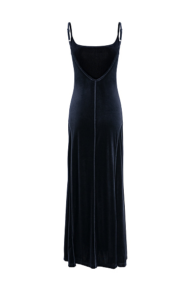 Бархатное платье с глубоким вырезом на спине