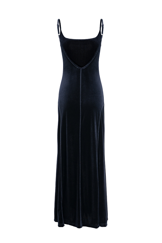 Бархатное платье с глубоким вырезом на спине