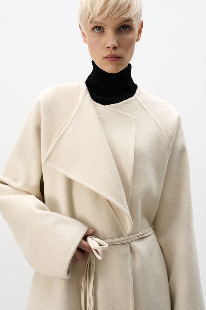 Шерстяное пальто с асимметричным лацканом