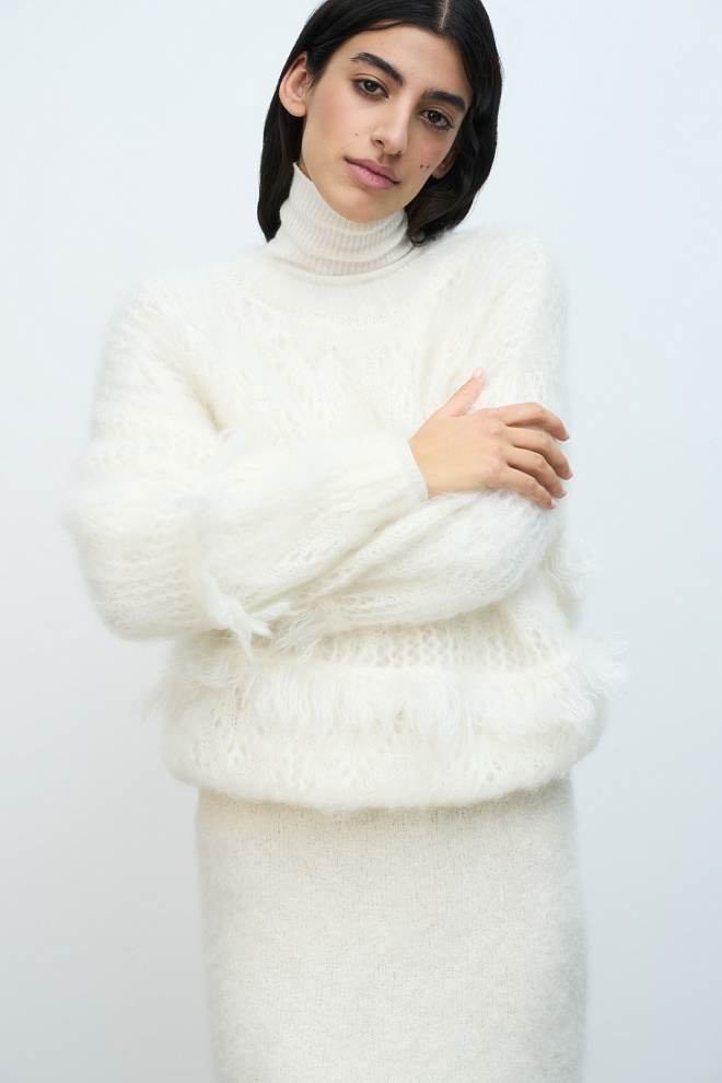 Ажурный джемпер с бахромой из кид мохера