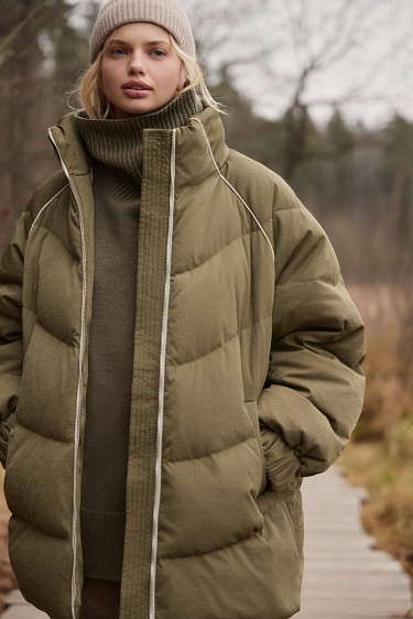 Джемпер с высоким воротом