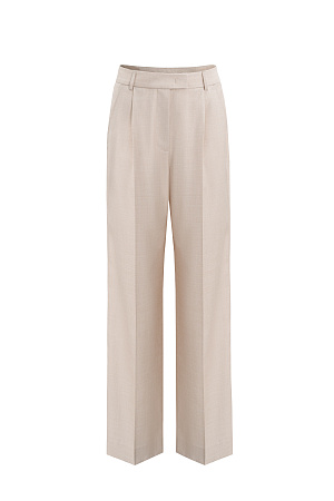 бежевый Классические брюки из шерсти. Модель прямого кроя с вытачками и складкой спереди. Шлевки на поясе для ремня, застежка на пуговицу и молнию. Дополнить образ можно жакетом.