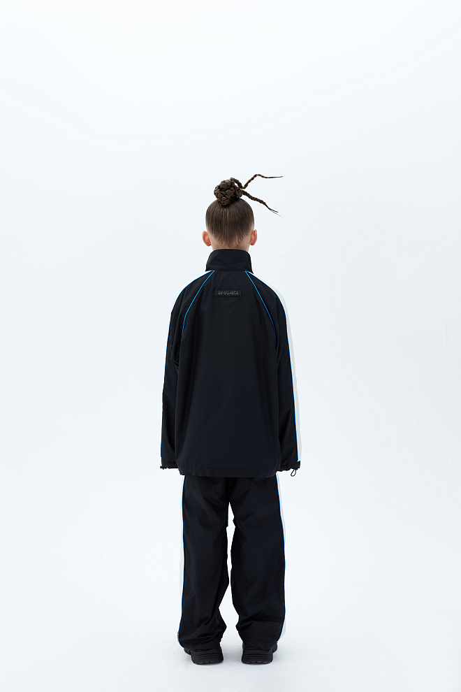 Детская куртка в спортивном стиле