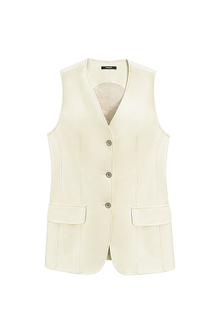 желтый Классический жилет из мягкой экокожи. Модель прямого кроя, с V-образным вырезом и имитацией карманов с клапанами. Изделие на подкладке. Застежка на пуговицы.