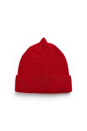 красный Трикотажная шапка в рубчик. Модель с отворотом.