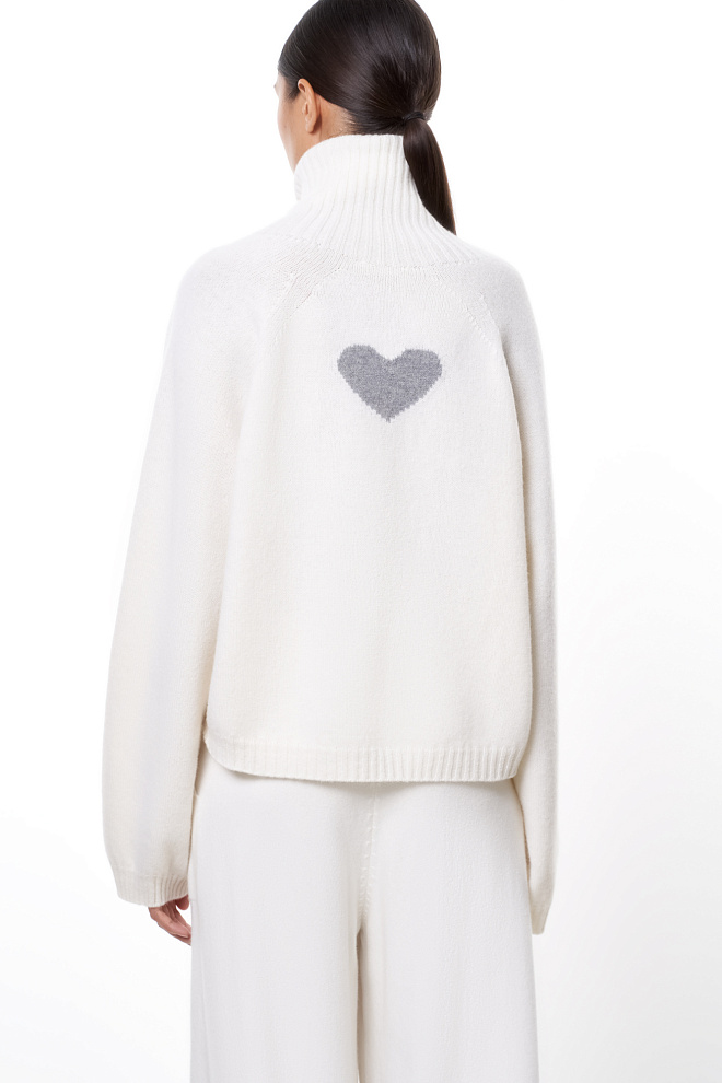 Джемпер с сердечком на спине