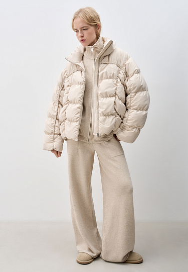 Стеганый пуховик с воротником-стойкой