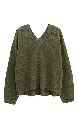хаки Трикотажный джемпер из 100% льна с V-образным вырезом. Модель прямого силуэта с длинным рукавом и удлиненной спинкой. Края изделия выполнены в рубчик.