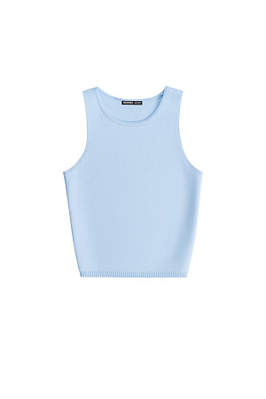 голубой Трикотажный укороченный топ из вискозы. Модель без рукавов с круглым вырезом горловины.