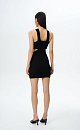 Трикотажное платье длины мини из вискозы. Модель приталенного силуэта с перекрещенным лифом, широкими бретелями и небольшими вырезами на талии. 