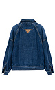 Джинсовый жакет из 100% хлопка. Модель прямого кроя с отложным воротником, боковыми и накладными карманами с клапанами на груди. Застежка на пуговицы. Изделие декорировано небольшими потертостями и брендированным ярлыком из экокожи на спине.
