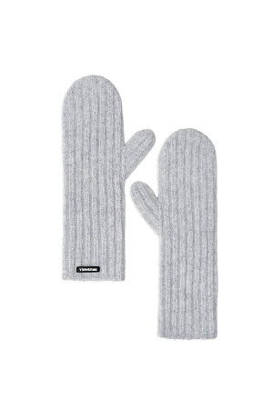 серый Трикотажные варежки из шерсти мериноса. Изделие декорировано брендированным ярлыком.