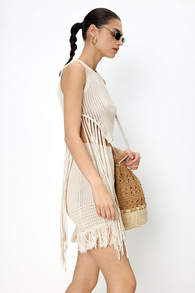 Трикотажный топ с бахромой и люверсами