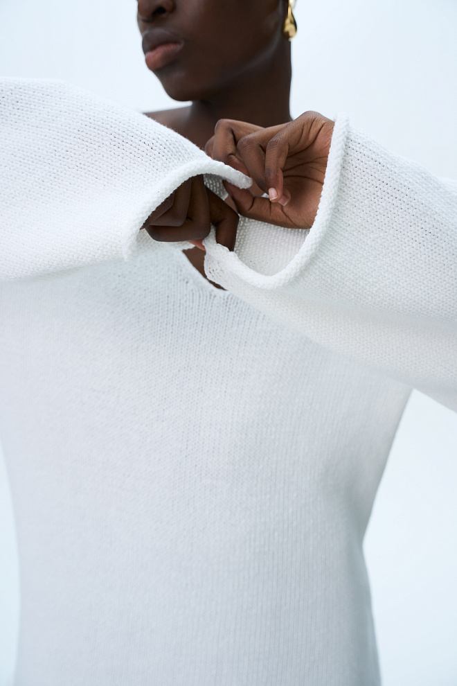 Джемпер с V-образным вырезом