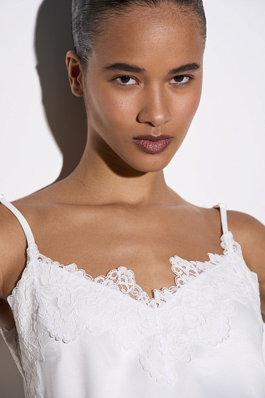 Топ из вискозы с кружевом