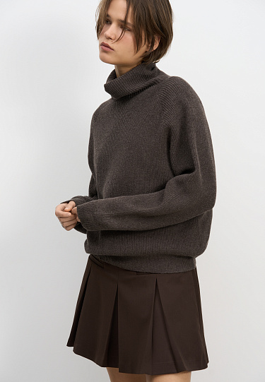 Трикотажный джемпер с воротником-стойкой 
