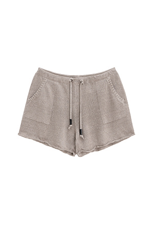 бежевый Трикотажные короткие шорты из 100% льна. Модель свободного кроя с двумя боковыми карманами и регулиремым поясом на кулиске.