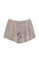Трикотажные короткие шорты из 100% льна. Модель свободного кроя с двумя боковыми карманами и регулиремым поясом на кулиске.