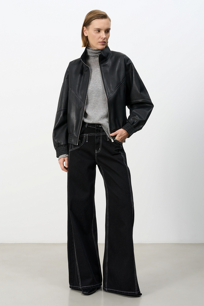 Бомбер из экокожи с боковыми карманами