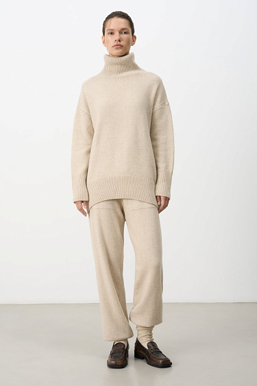 Джемпер с высоким воротом