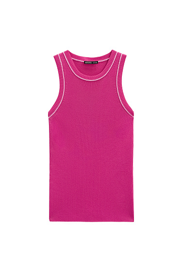 Трикотажный топ с контрастной строчкой