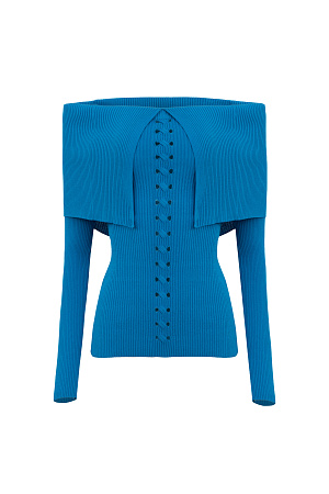 синий Приталенный топ из вискозы с длинным рукавом и открытыми плечами. Модель декорирована вывязанным орнаментом в виде косы и широкой отлетной деталью.