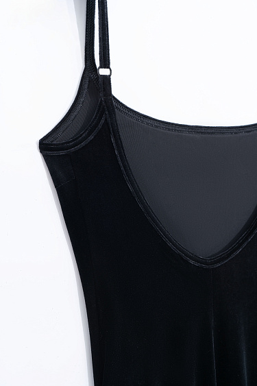 Бархатное платье макси с кружевом