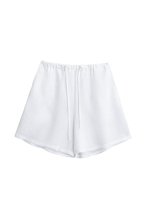 белый Короткие шорты из 100% льна. Модель прямого кроя с небольшим расширением к низу. Изделие выполнено с поясом на кулиске. Два боковых кармана.