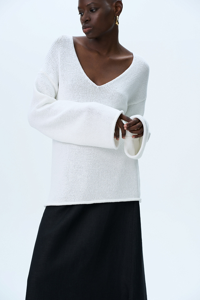 Джемпер с V-образным вырезом