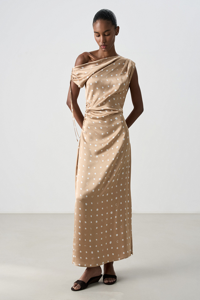 Принтованное атласное платье