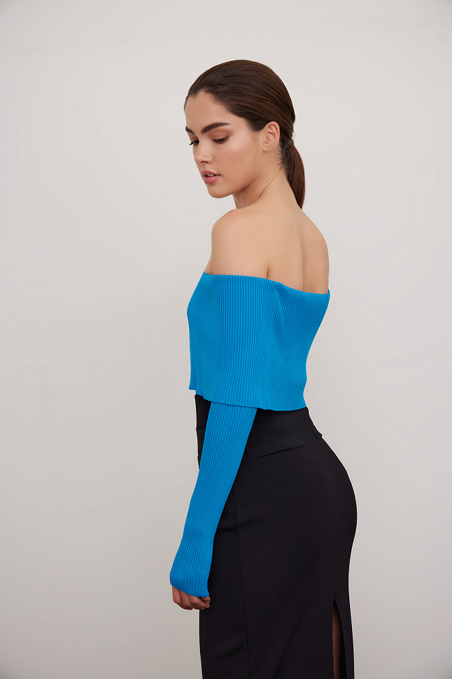 Топ с длинным рукавом и открытой линией плеч