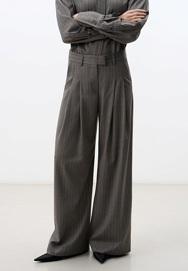 Офисные брюки в полоску