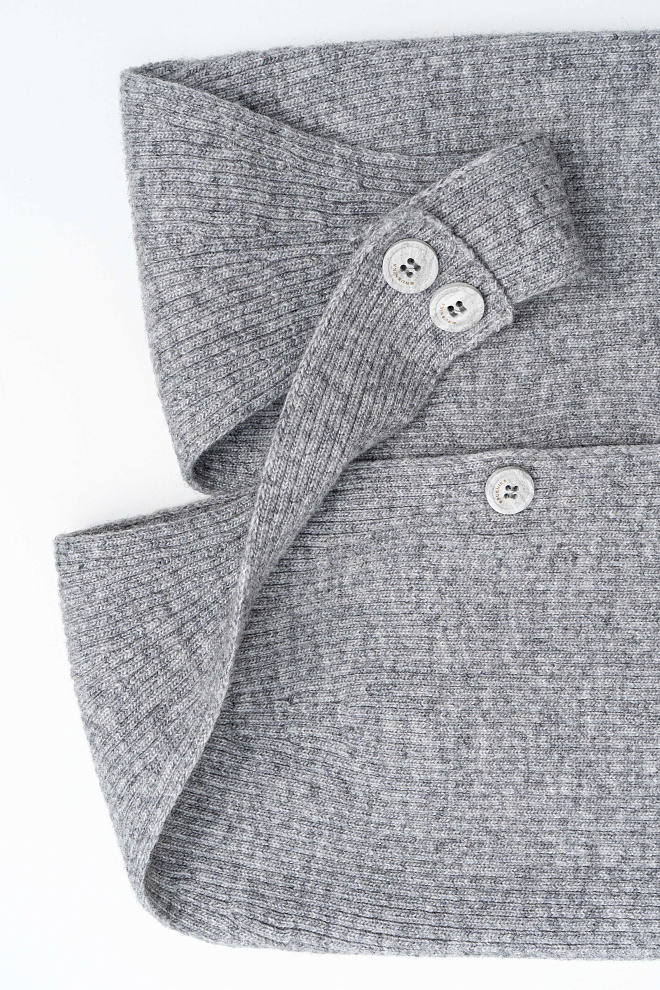 Трикотажный жилет с вырезом халтер