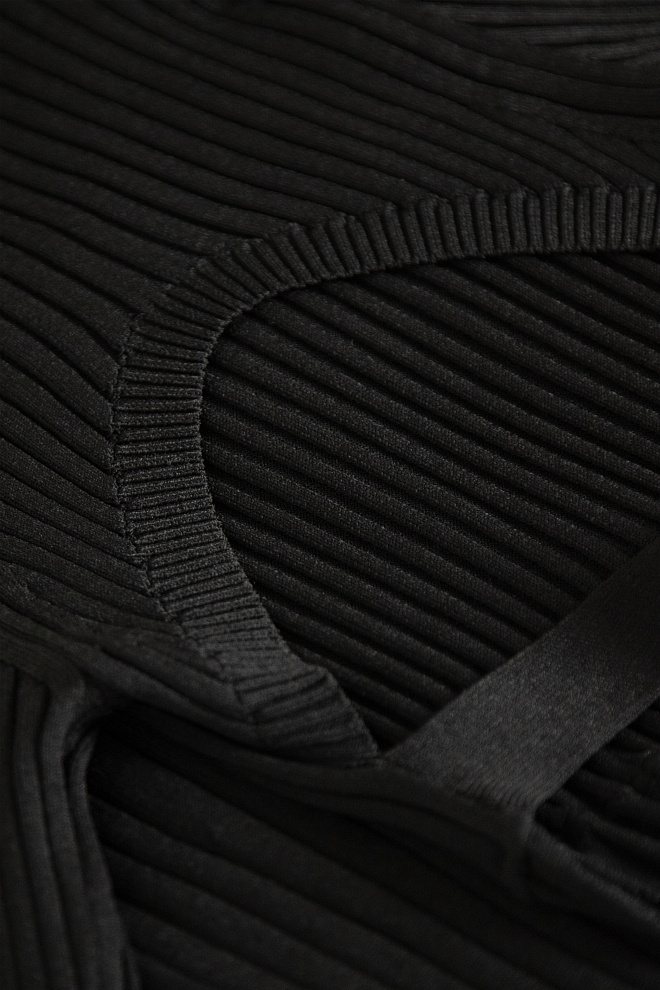 Платье с открытой спиной