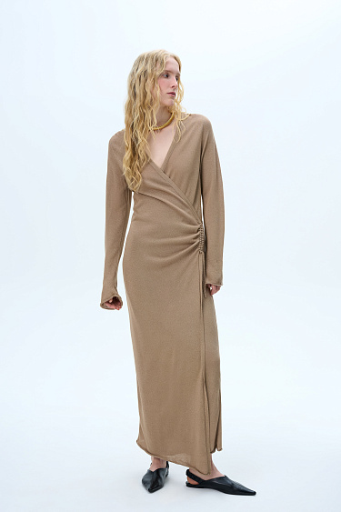 Трикотажное платье на запах