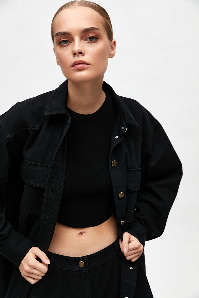 Джинсовая рубашка с застежкой на металлические пуговицы