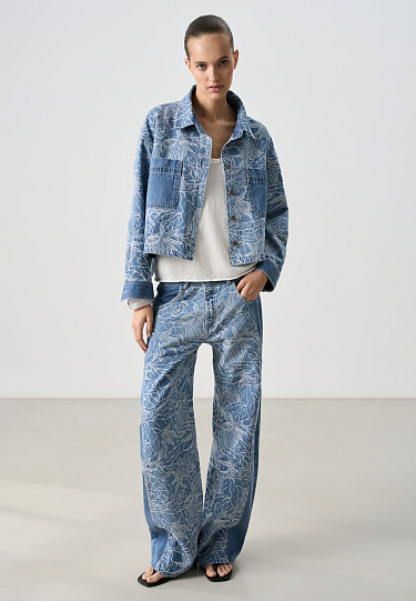 Джинсовая рубашка с растительным орнаментом